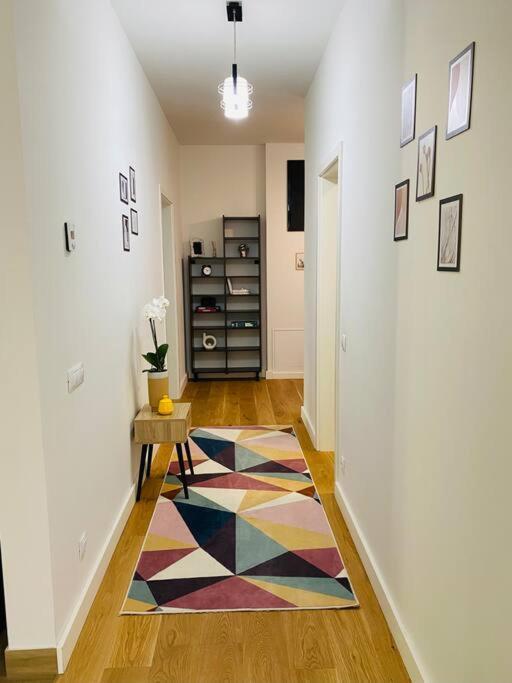 Appartamento 8Ight Braşov Esterno foto