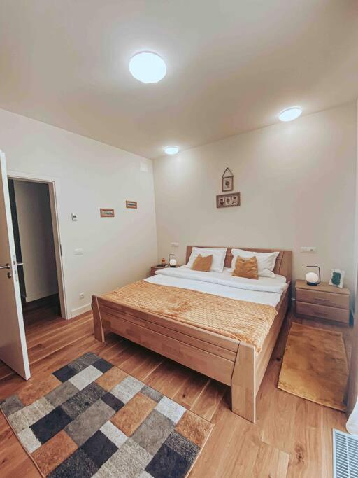 Appartamento 8Ight Braşov Esterno foto