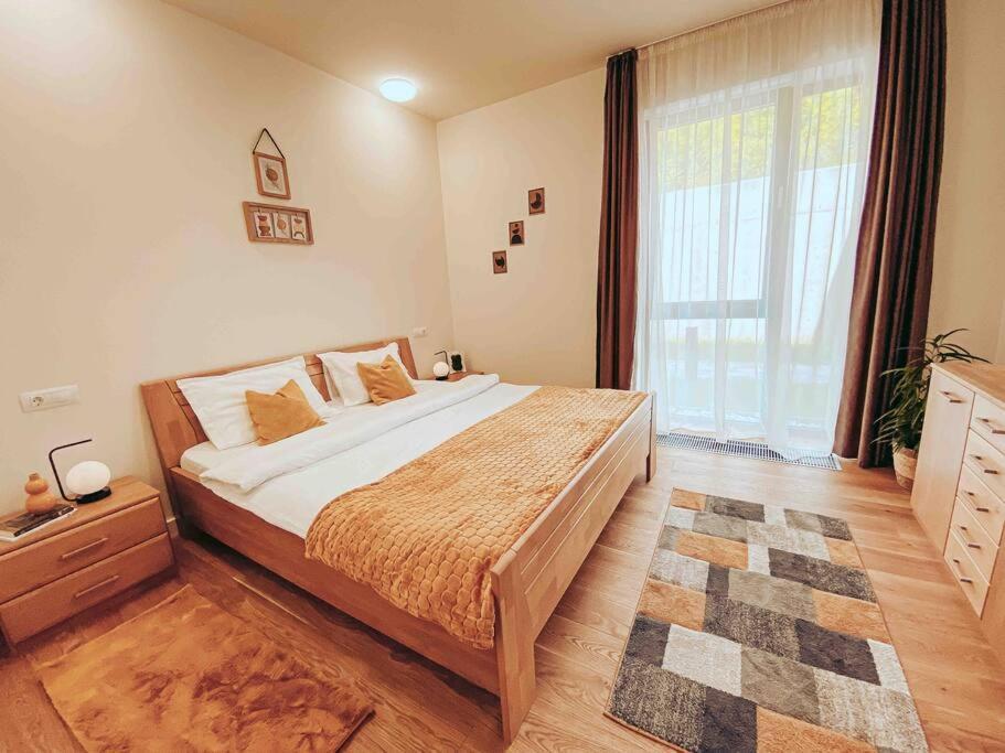 Appartamento 8Ight Braşov Esterno foto